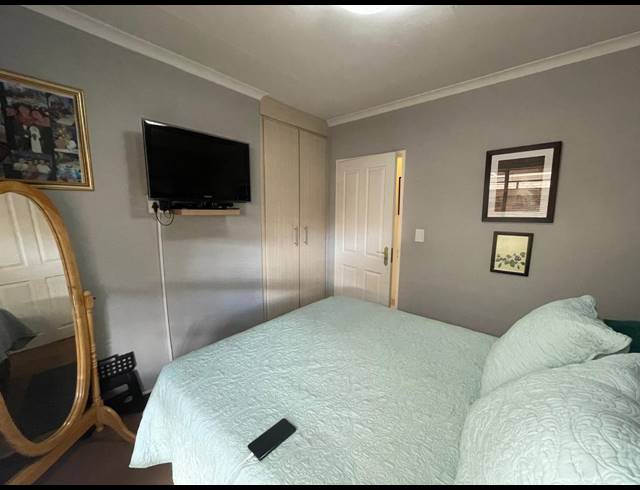 3 BEDROOM CLUSTER FOR SALE IN LAMBTON